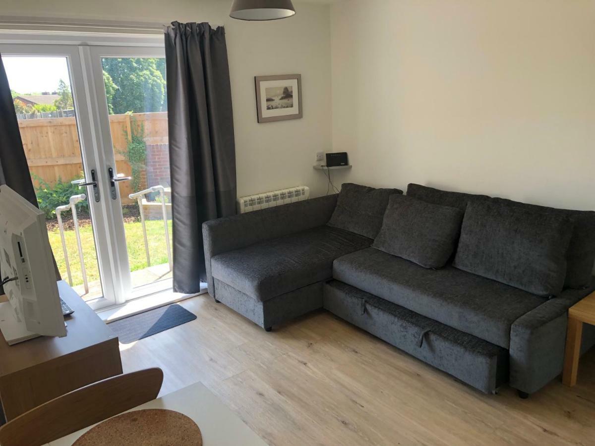 Home-From-Home - Self Catering Garden Apartment, Waterlooville Exteriör bild