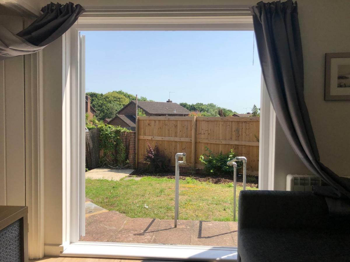 Home-From-Home - Self Catering Garden Apartment, Waterlooville Exteriör bild