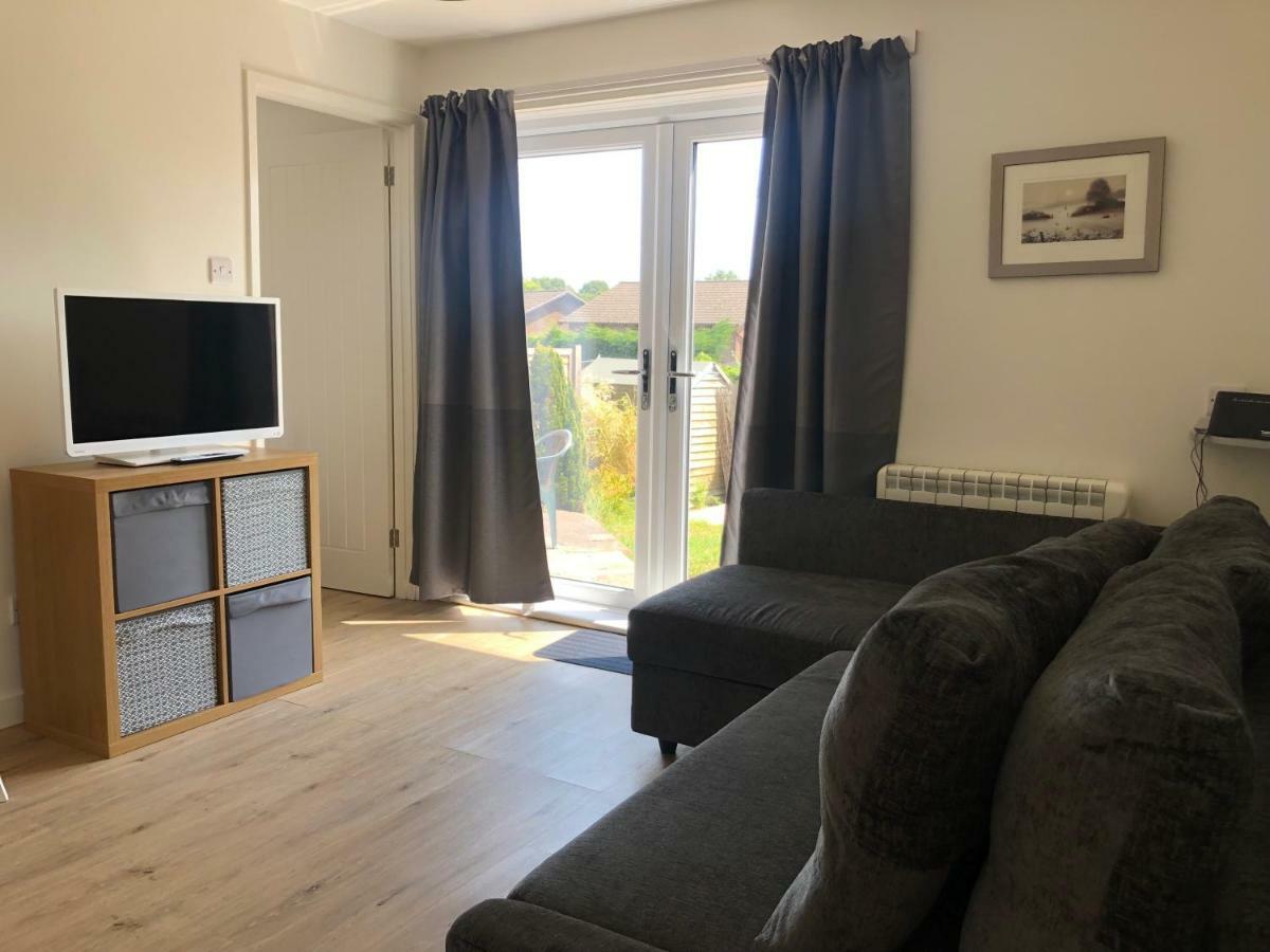 Home-From-Home - Self Catering Garden Apartment, Waterlooville Exteriör bild